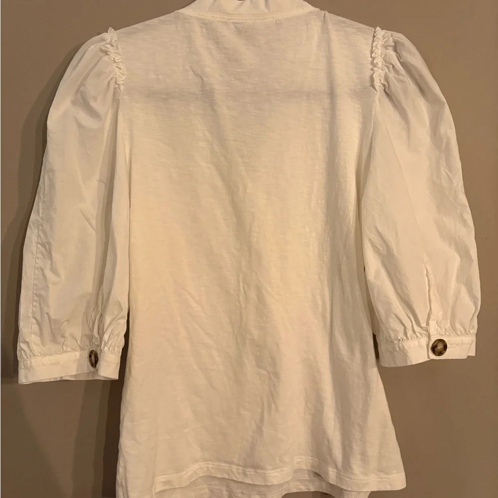 Chic Ivory Button-Front Blouse - Picture 5 of 5